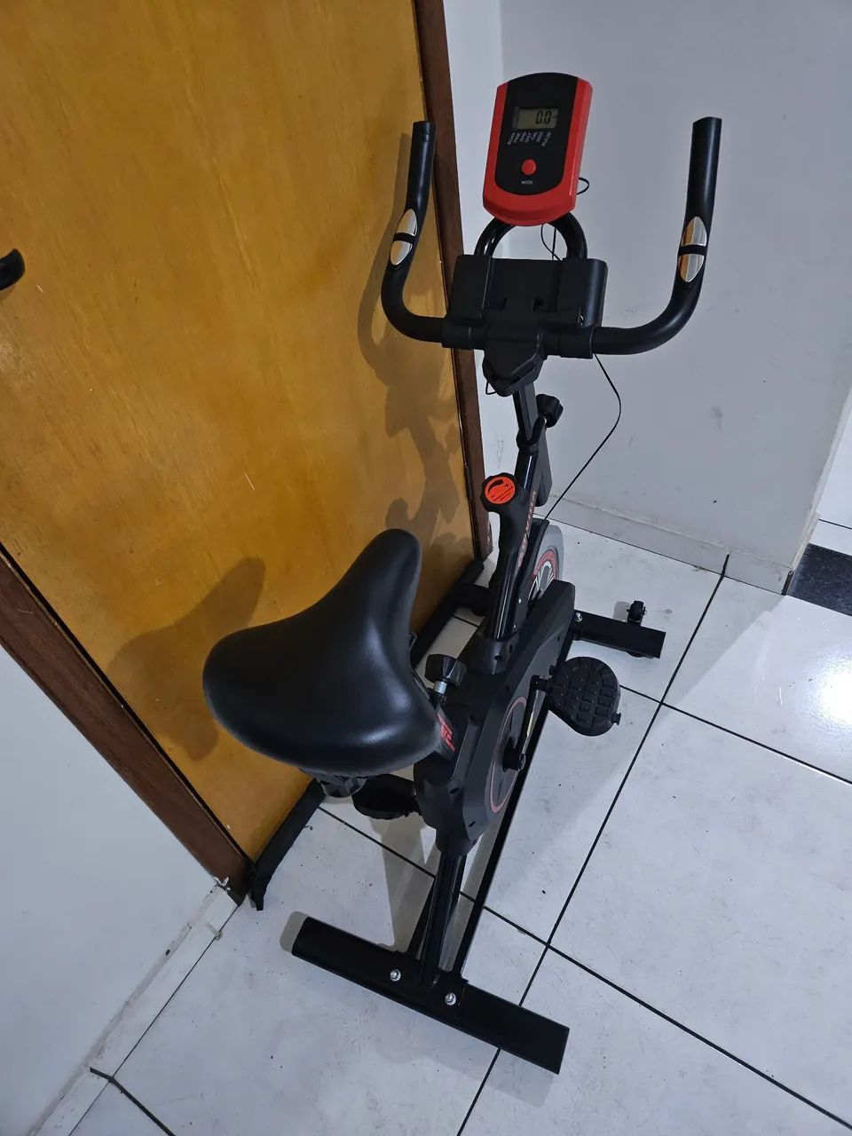 Bicicleta ergometrica vertical de spinning  - Foto 3