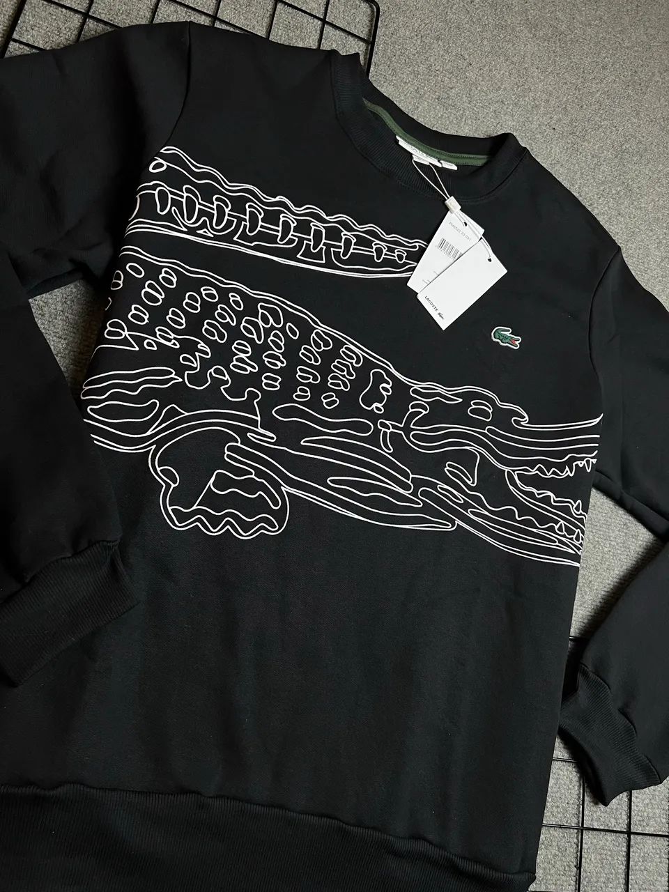 Moletom Lacoste Crocodilo Artístico Preto - Foto 2