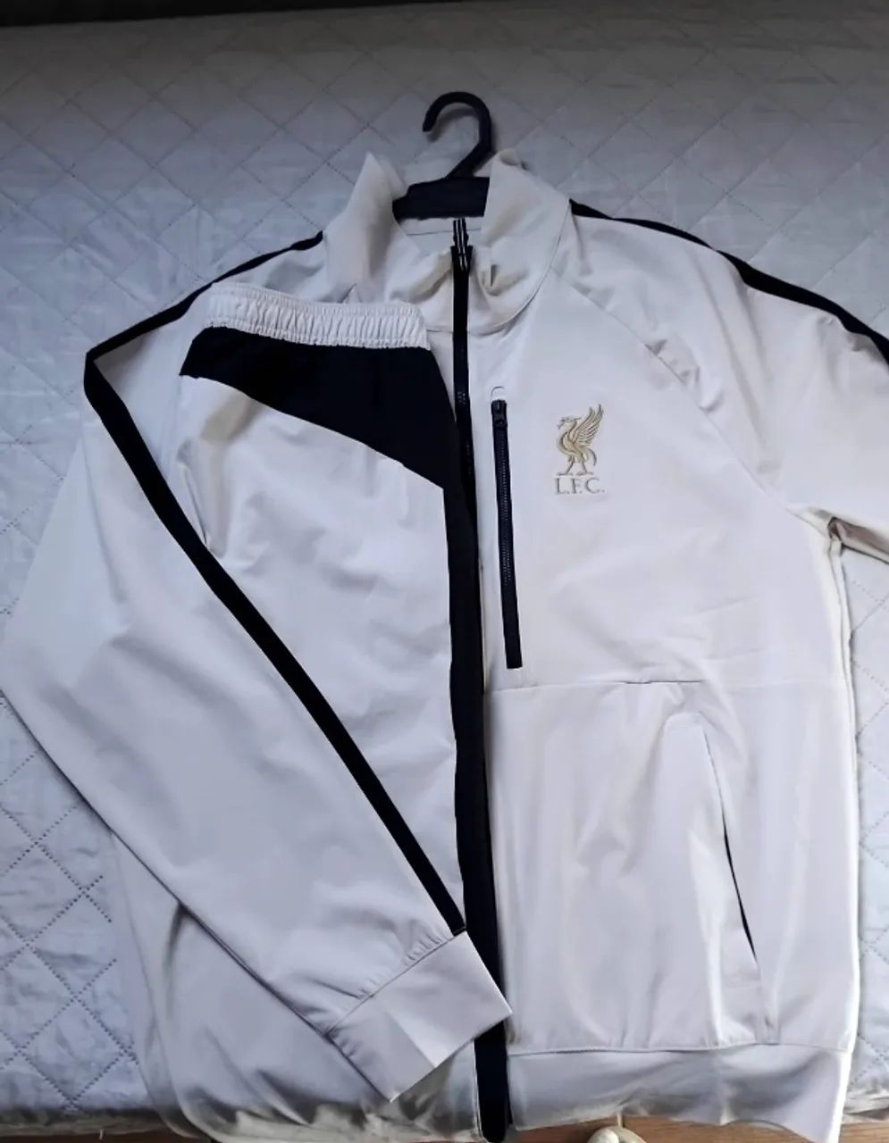 Conjunto Nike Liverpool x LeBron 