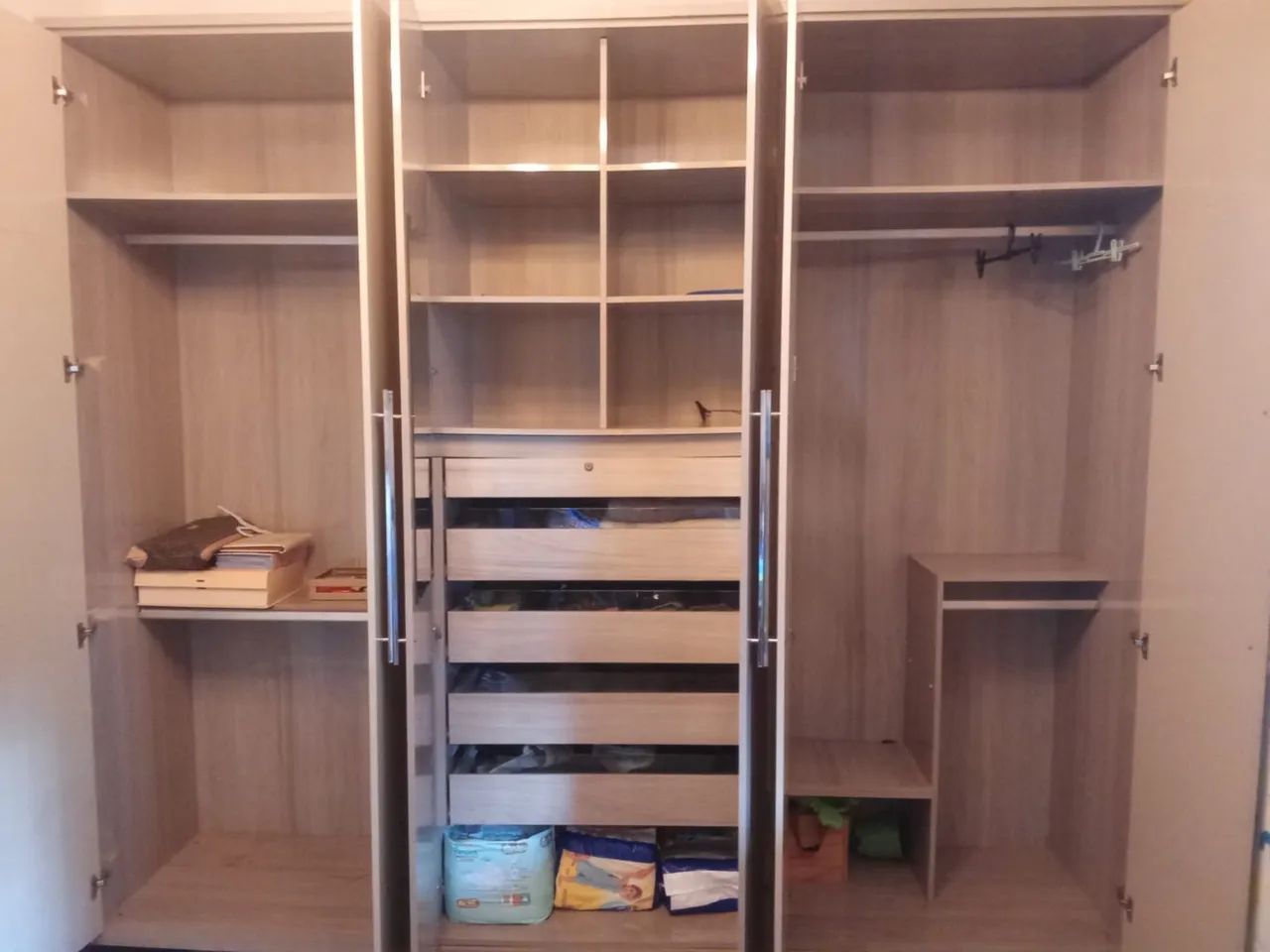 Guarda roupa em ótimo estado 