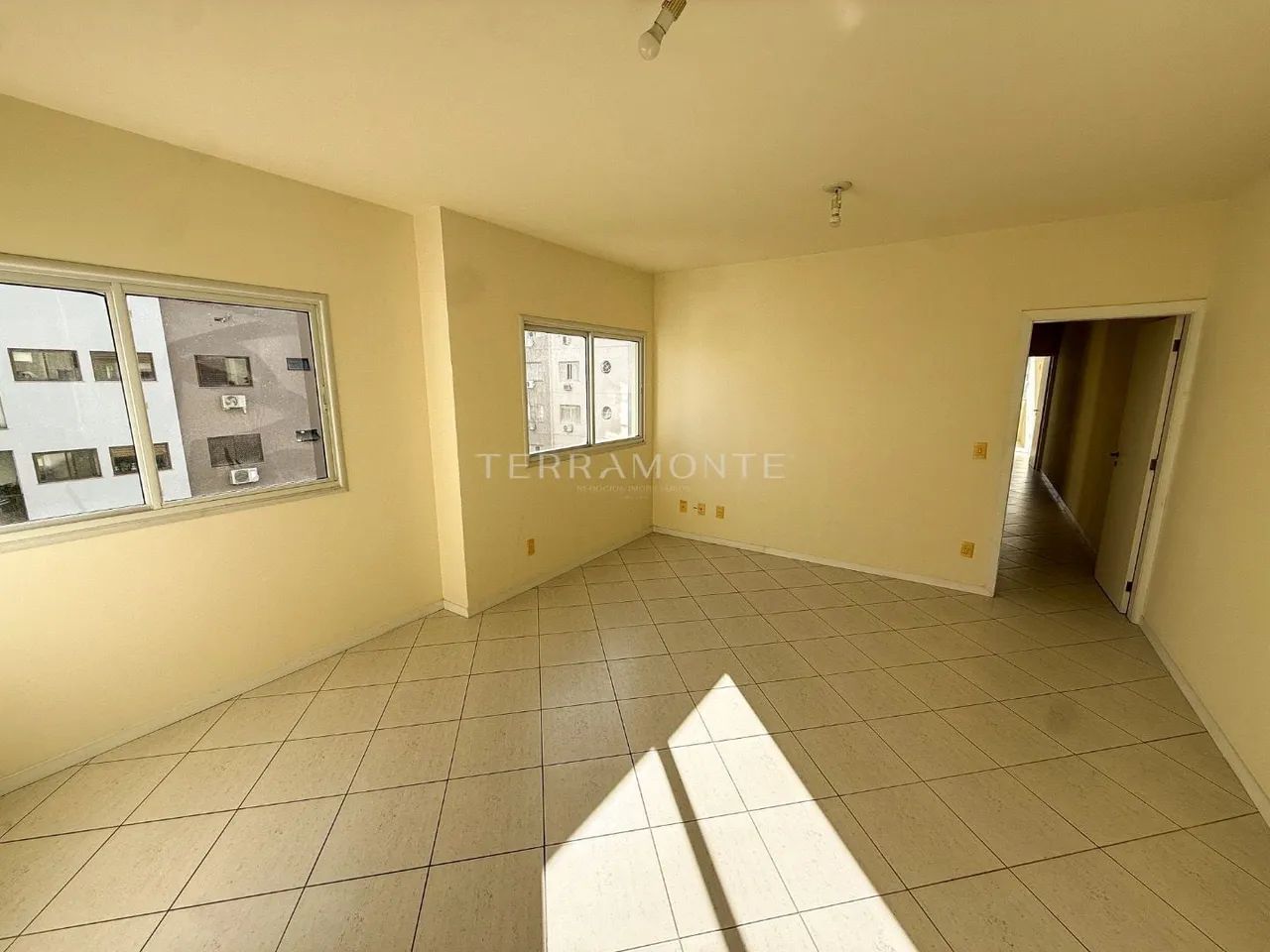 Apartamento 101m² no Centro de Tubarão, 3 quartos e suíte - Foto 2