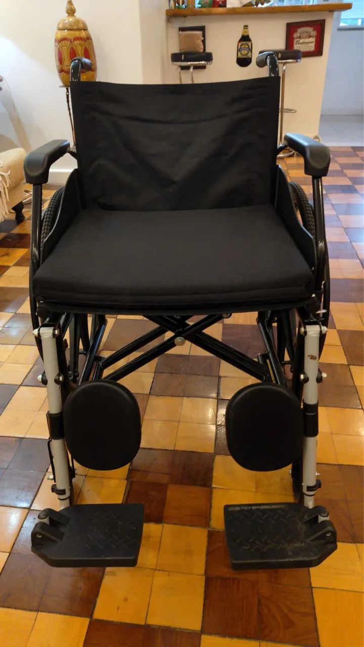 Cadeira de rodas  plus 130kg elevação  de pernas  - Foto 3