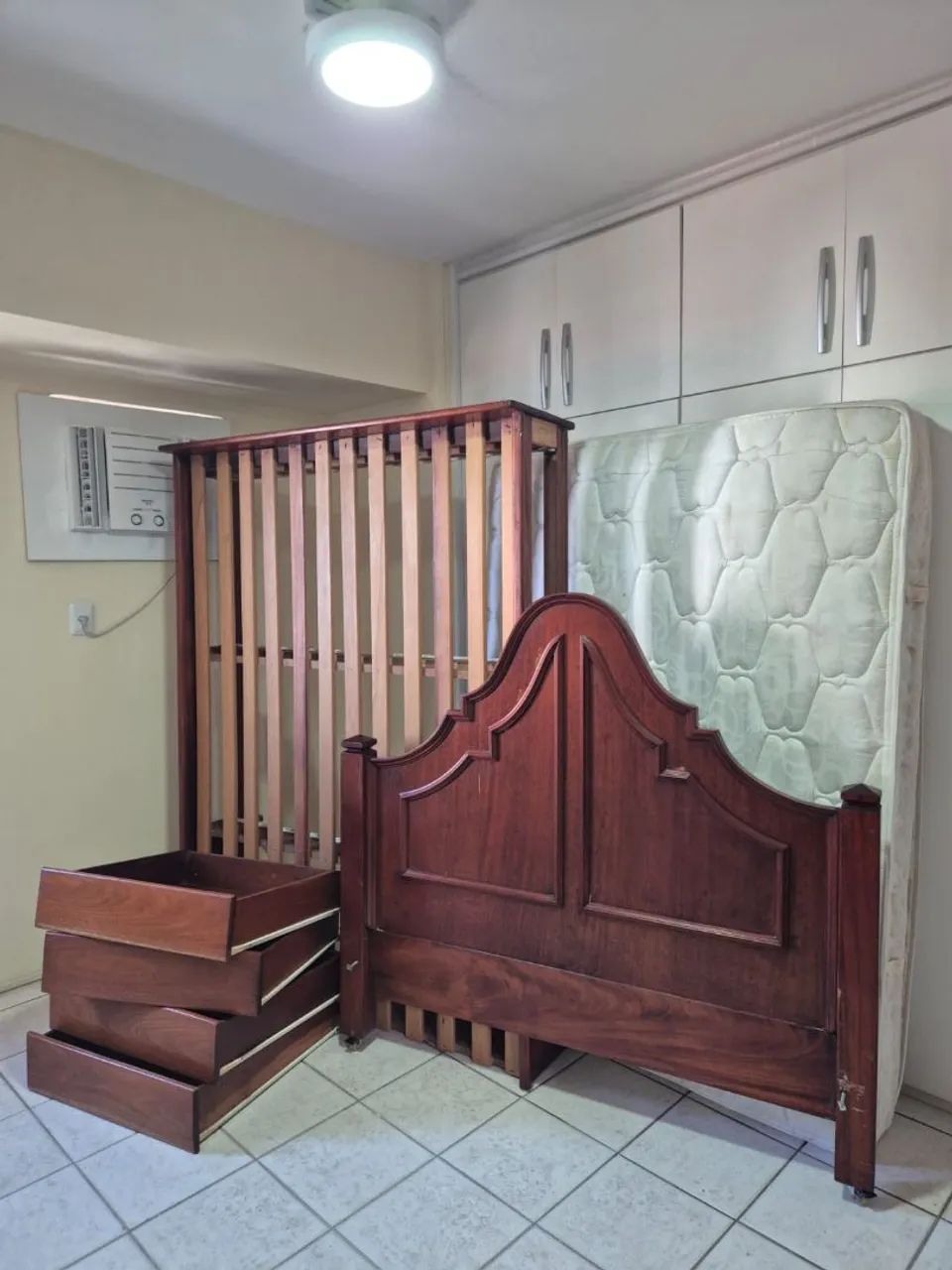 Cama de casal, madeira maciça nobre, tom mogno.  - Foto 5
