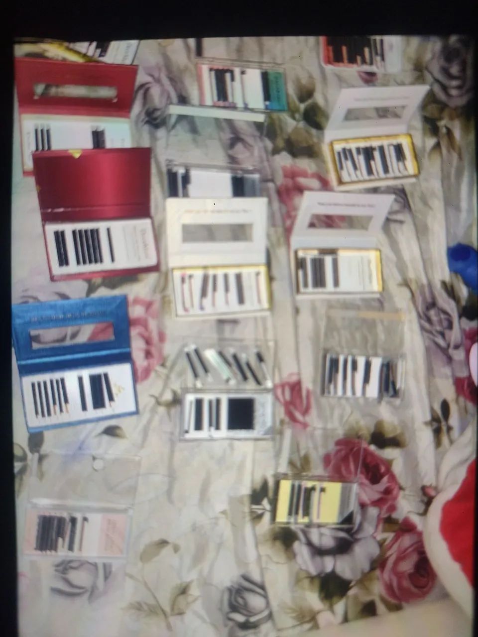 26 caixinhas de fio, algumas completas e outras abertas ou incompletas. - Foto 3
