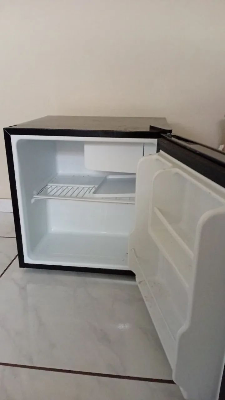 Frigobar Philco Preto 220V  - Foto 4