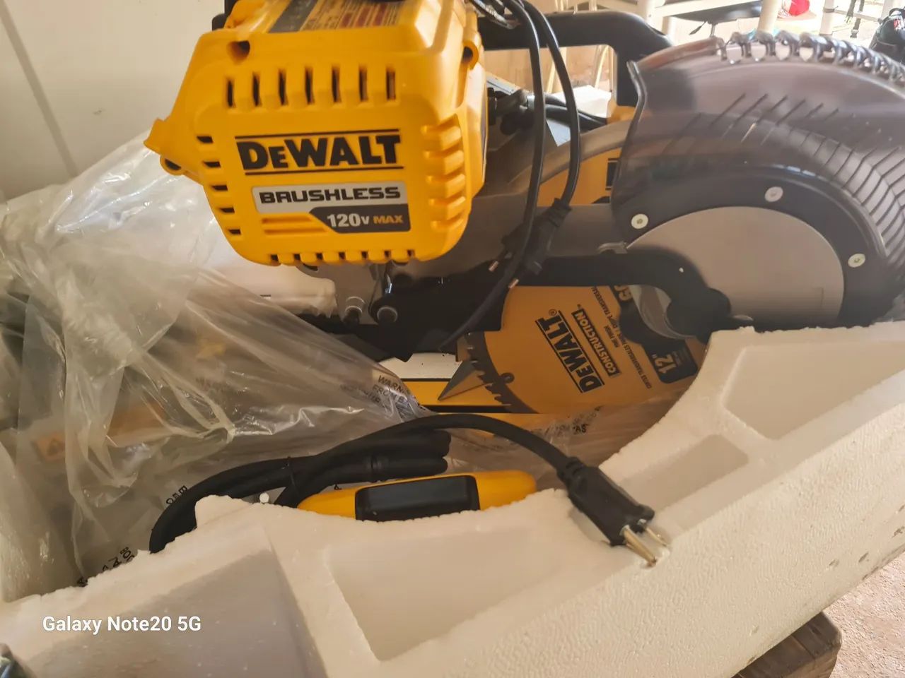 Serra meia Esquadrias Dewalt - Foto 4