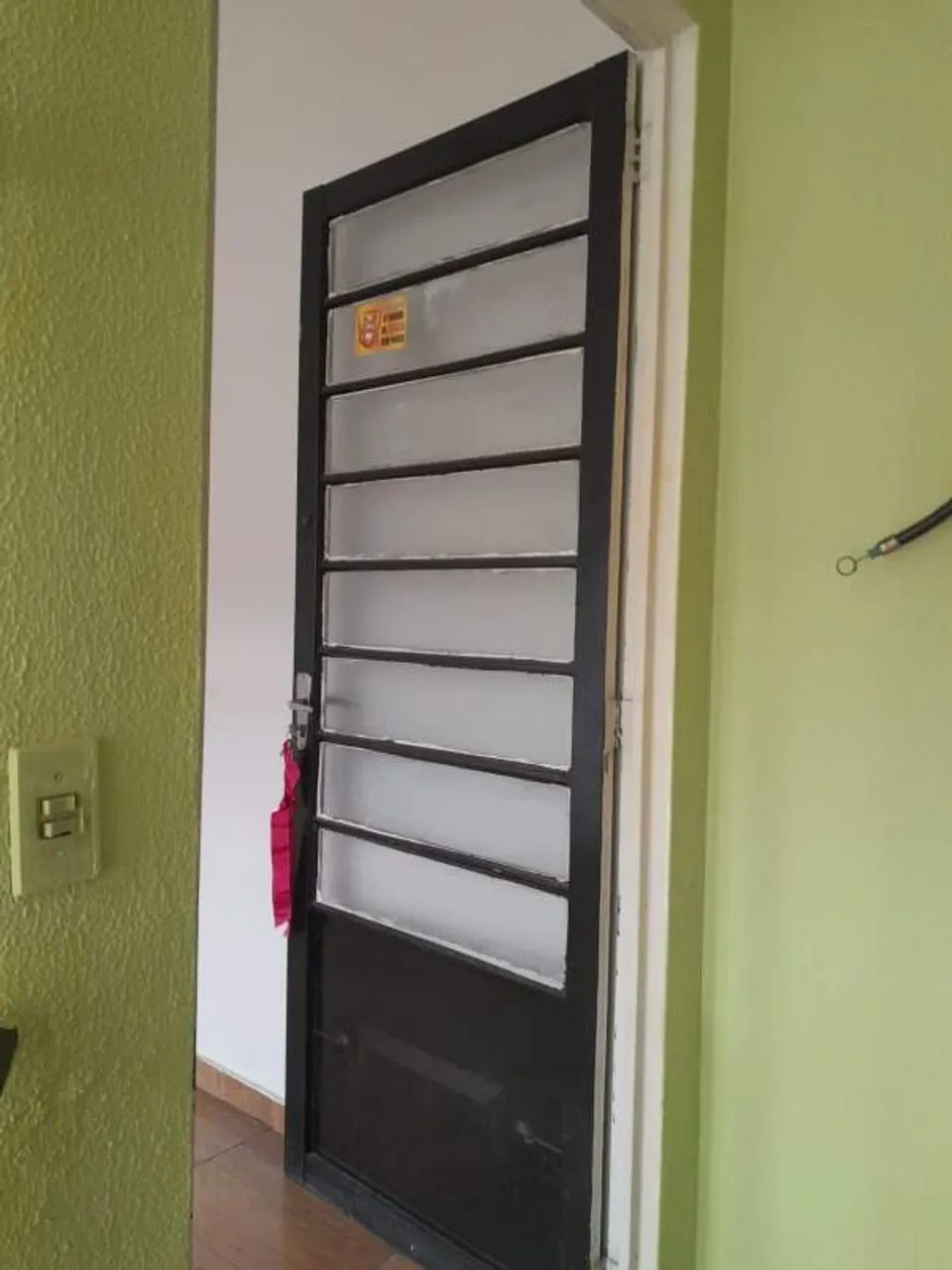 ÓTIMA CASA GEMINADA DE DOIS QUARTOS SEM VAGA DE GARAGEM - Foto 4