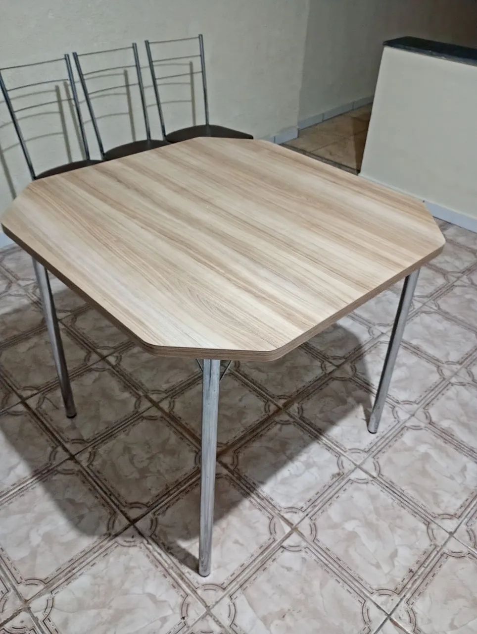 Mesa de cozinha Carraro em perfeitas condições 