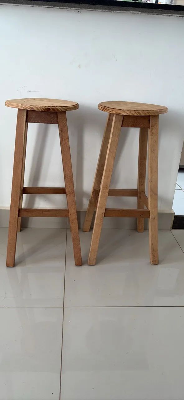 2 Bancos de madeira