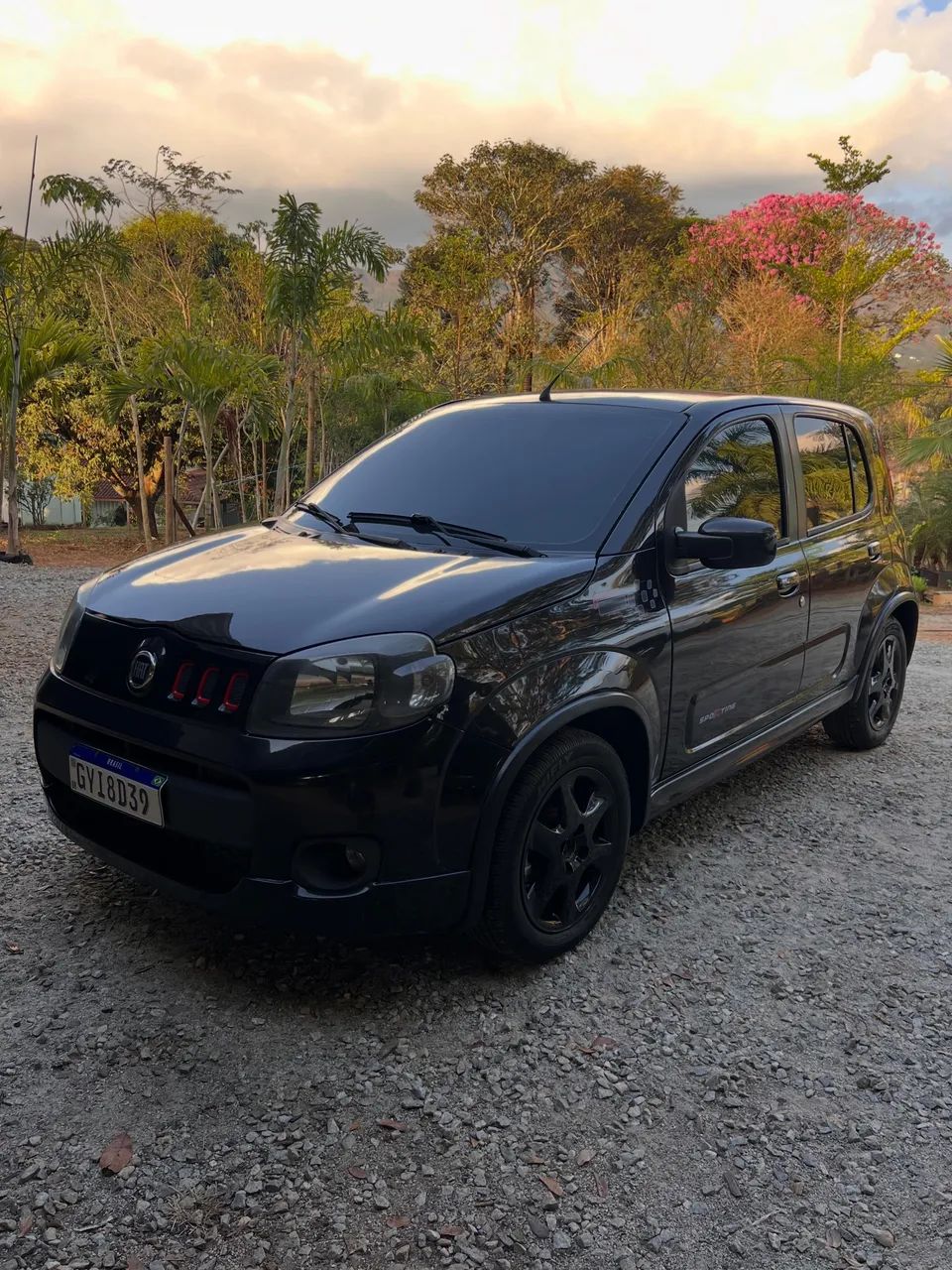 Fiat Uno Sporting 1.4 EVO Fire Flex 8V 4P 2012
