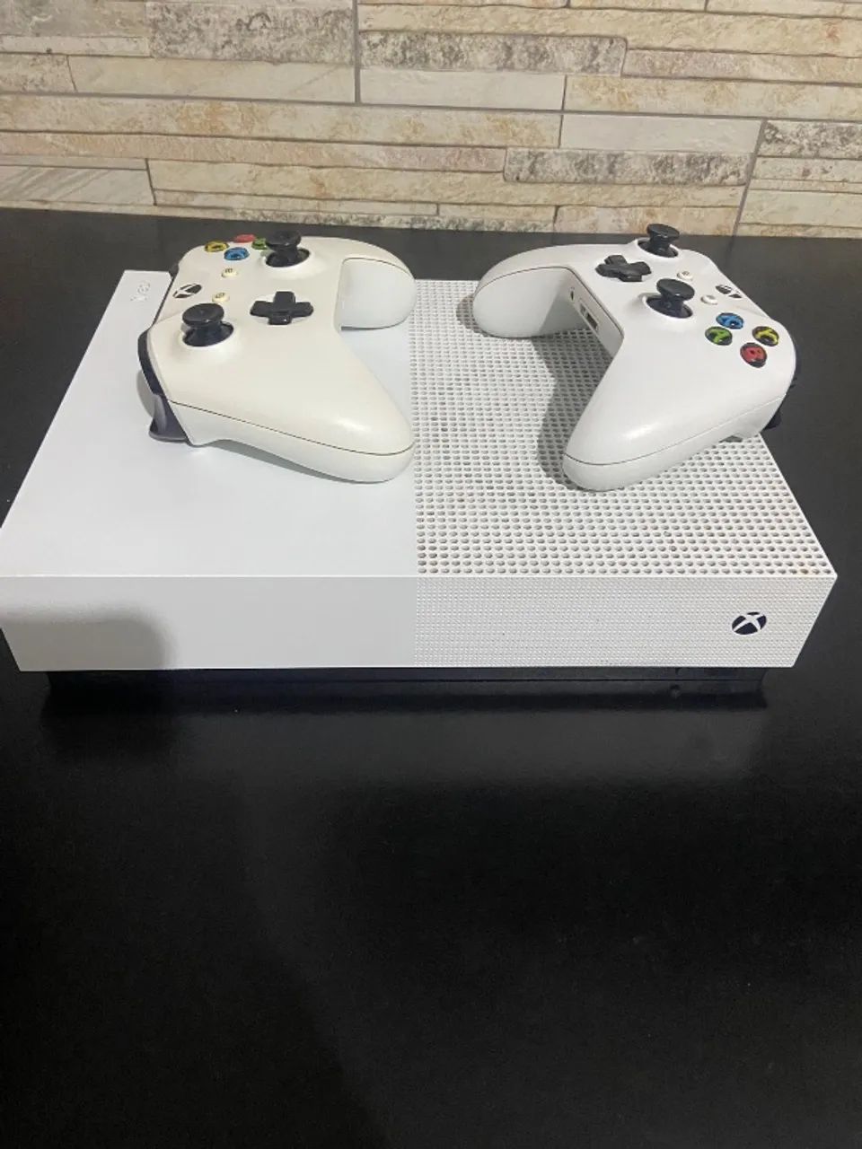 Vendo Xbox one s em ótimo estado 