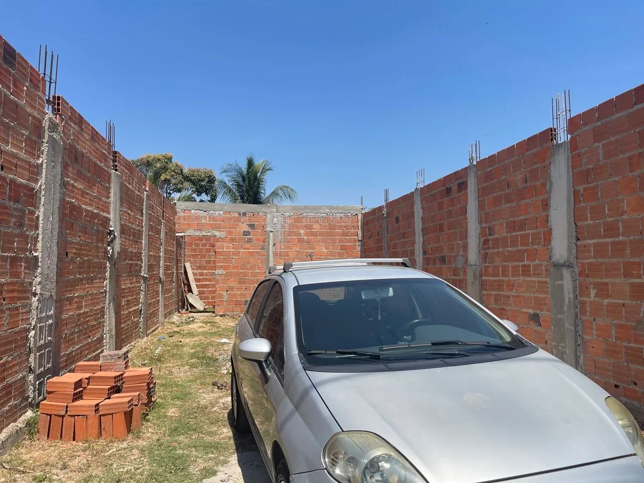 Vendo casa e salão em construção 