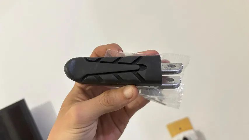 Vendo Pedaleira esquerda, retrovisor e manetes - Foto 3