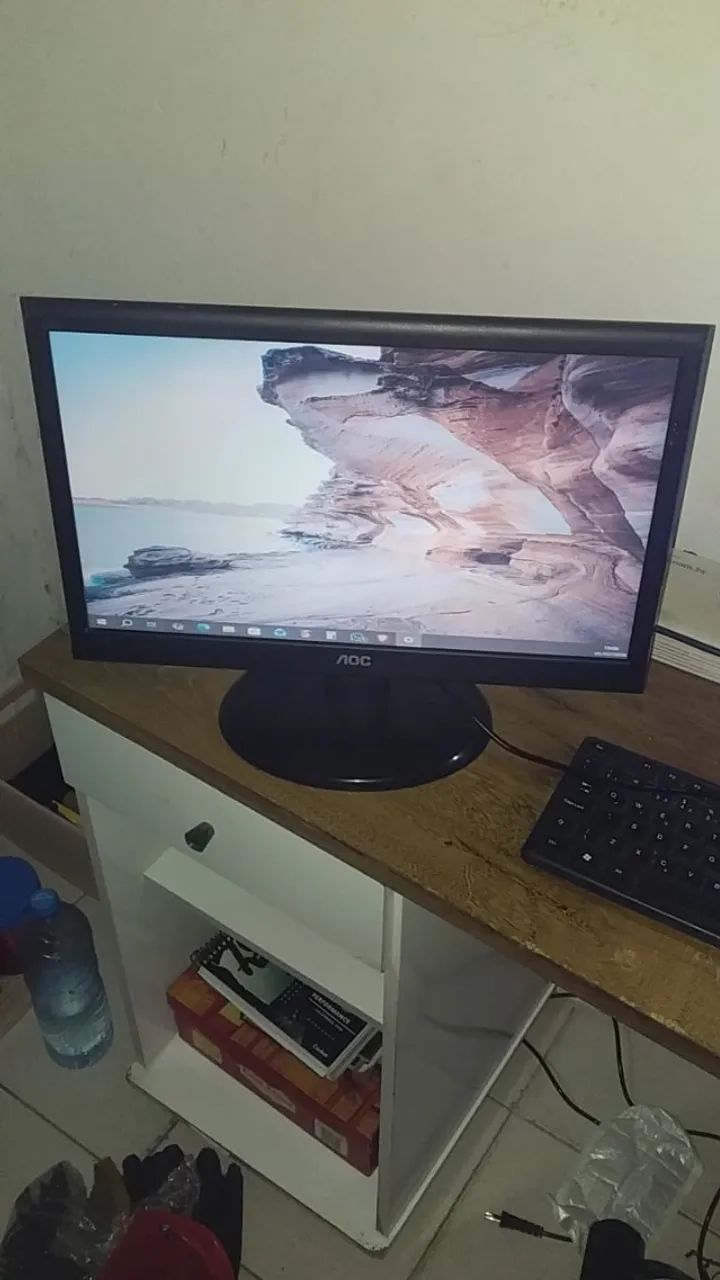 Monitor 18.5 polegadas AOC VGA conservado!!
