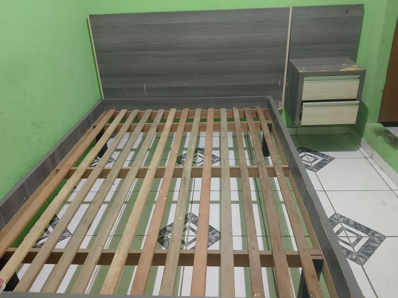 Cama de madeira 