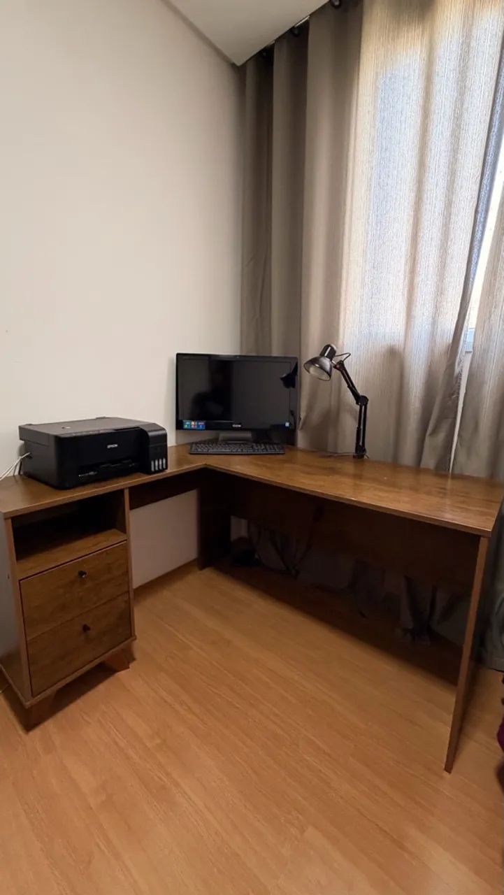 Mesa de Escritório em L / Canto com Gaveteiro - Madeira - Foto 4