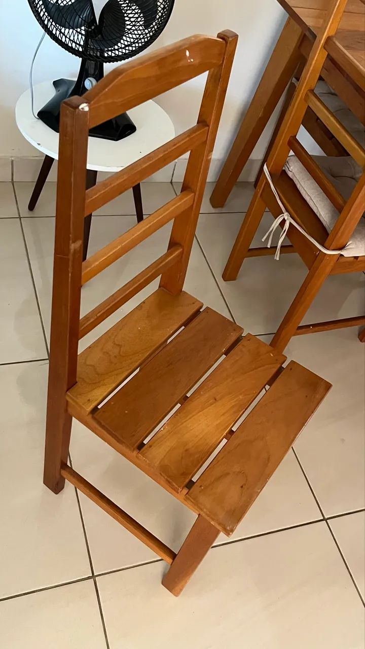 Mesa de Jantar em Madeira Maciça com 6 Cadeiras - Foto 3