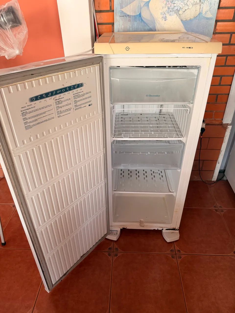 Freezer Vertical Eletrolux - Foto 2