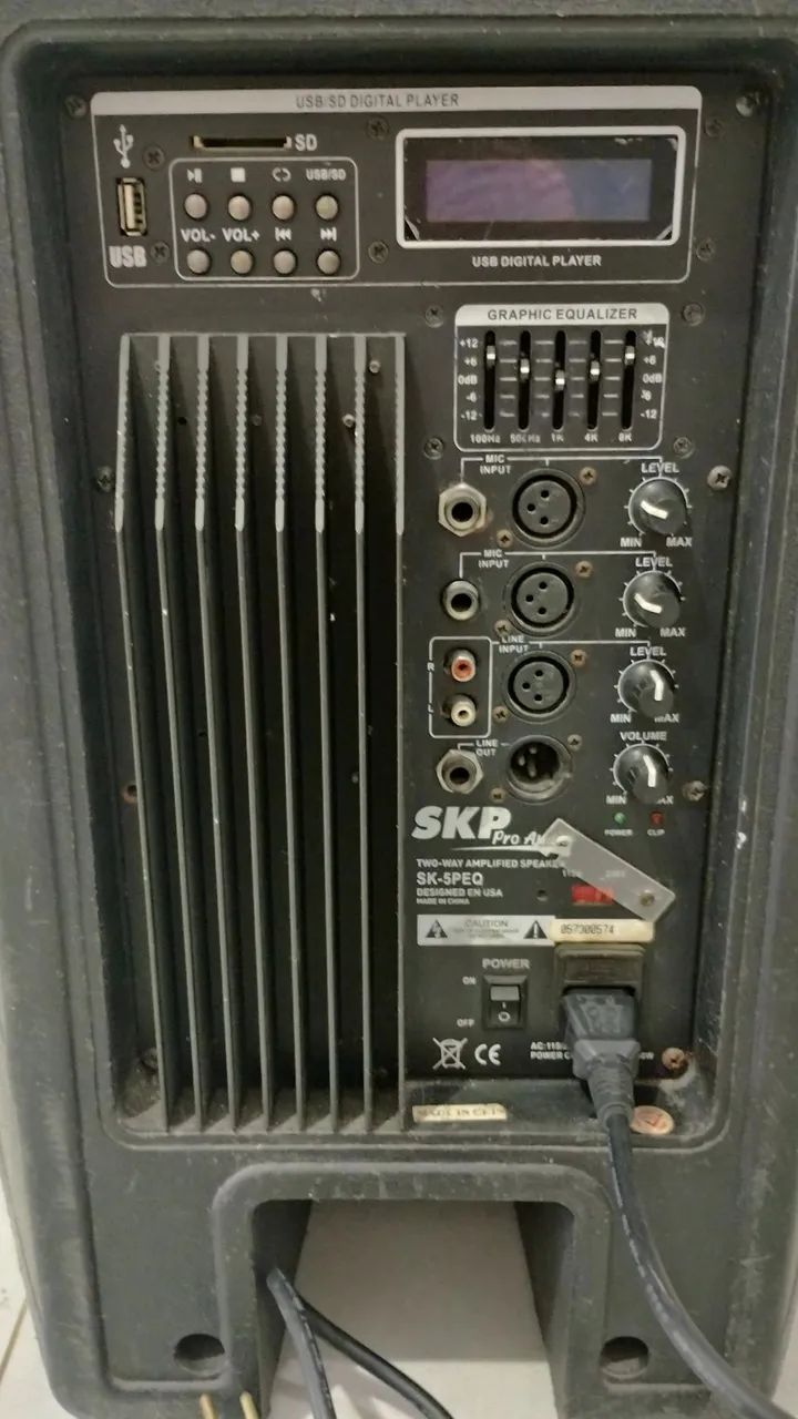 Caixa de Som Ativa SKP Pro Áudio 15' Polegadas 