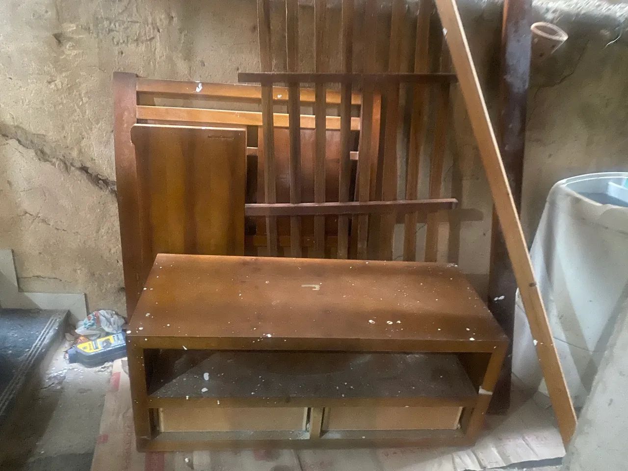 Cama imbuia cor mel madeira maciça comprada na Silviano Brandão  - Foto 2