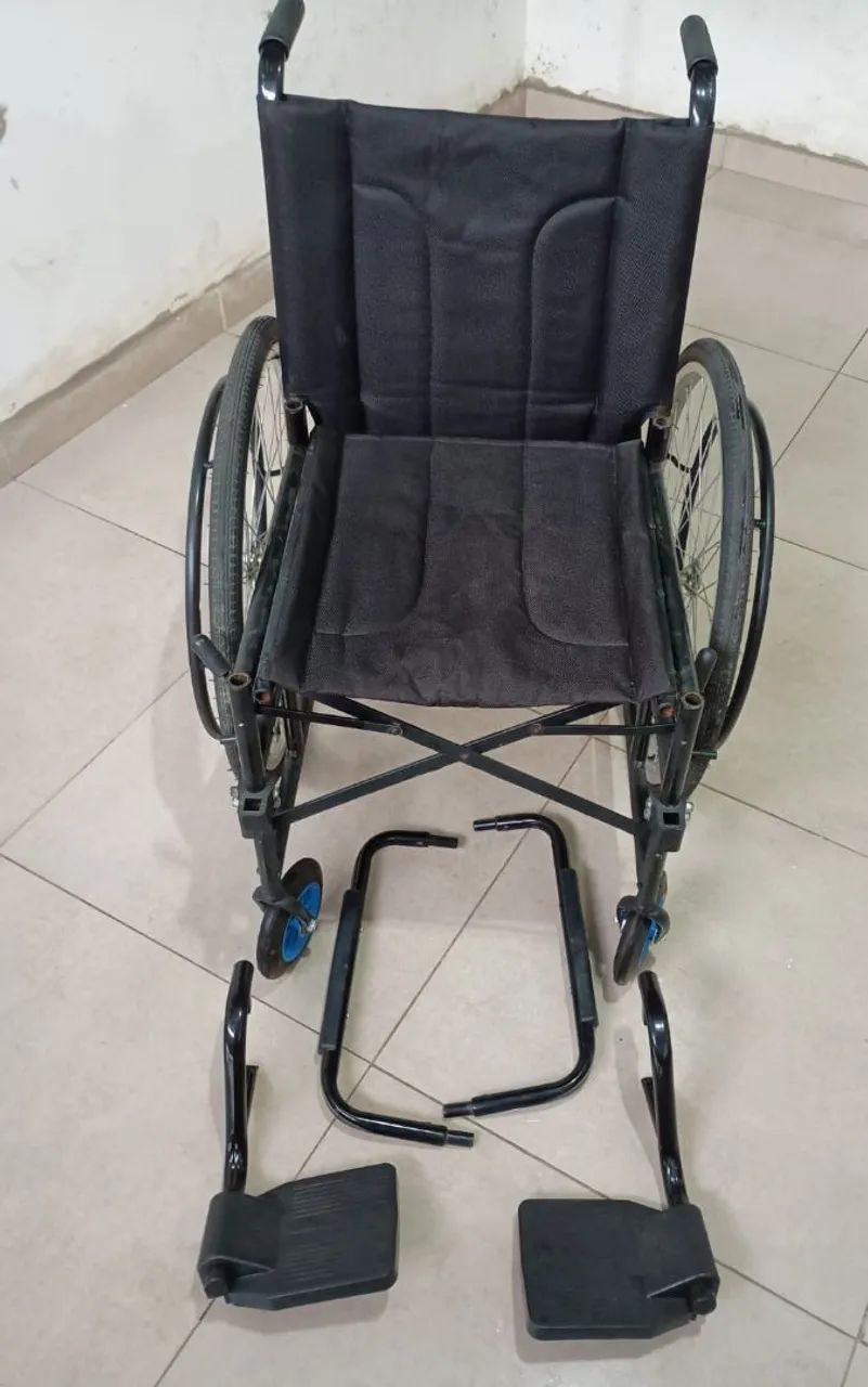 Cadeiras de rodas usada R$ 300,00 - Foto 4