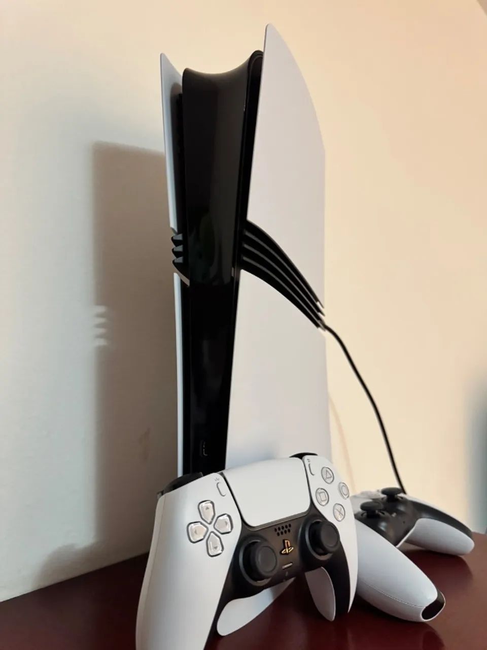 Ps5 pro com 2 controles  - Foto 3