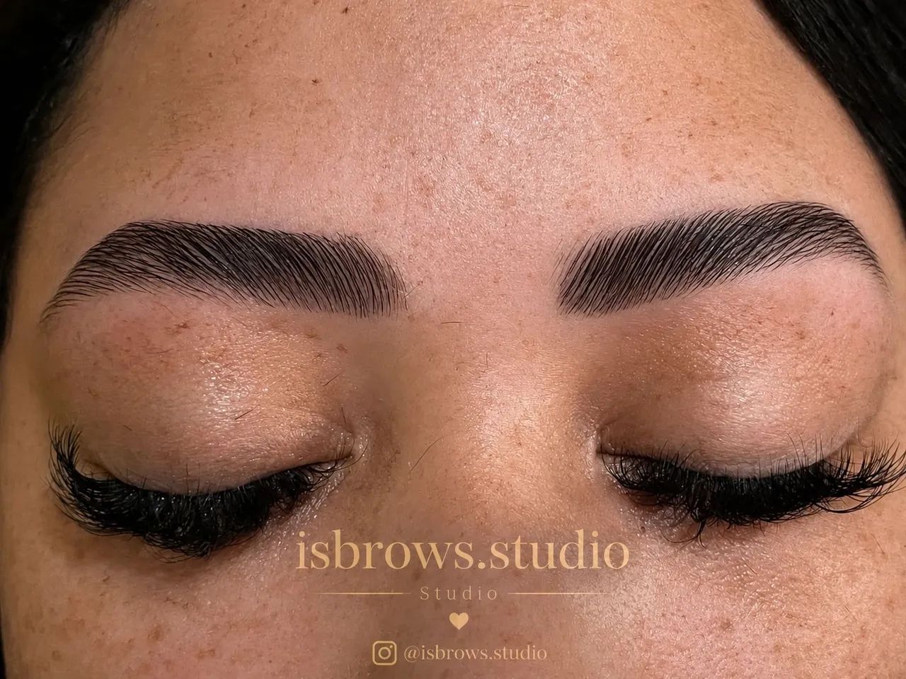     Design de Sobrancelhas Feminino | IS Brows Studio  - Foto 2