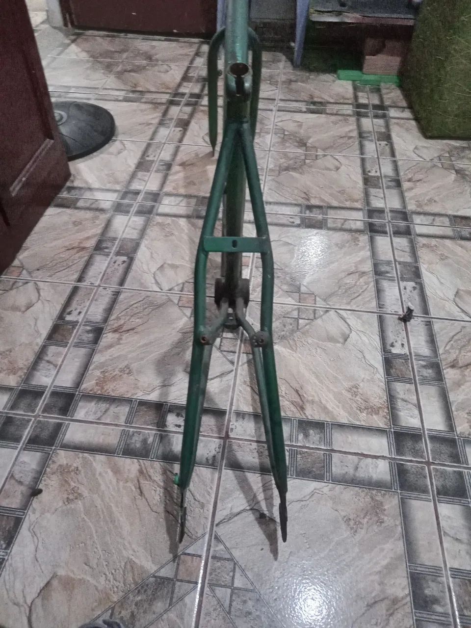 Quadro com garfo de bicicletas aro 26 cor verde  - Foto 3