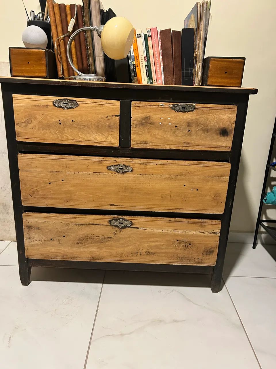 Cômoda madeira nobre 