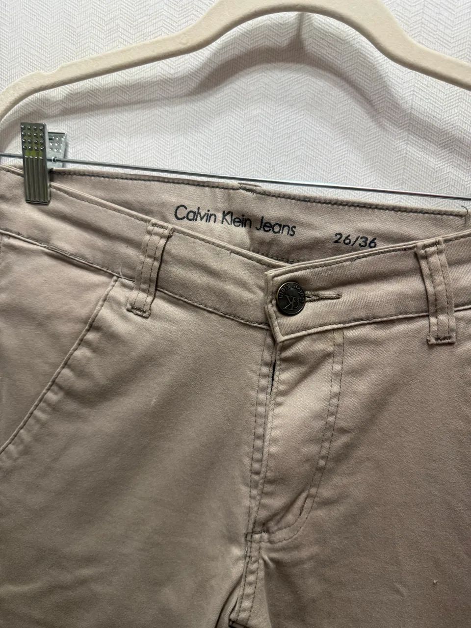 Calça sarja Calvin Klein tamanho 36, com elastano, skinny  - Foto 3