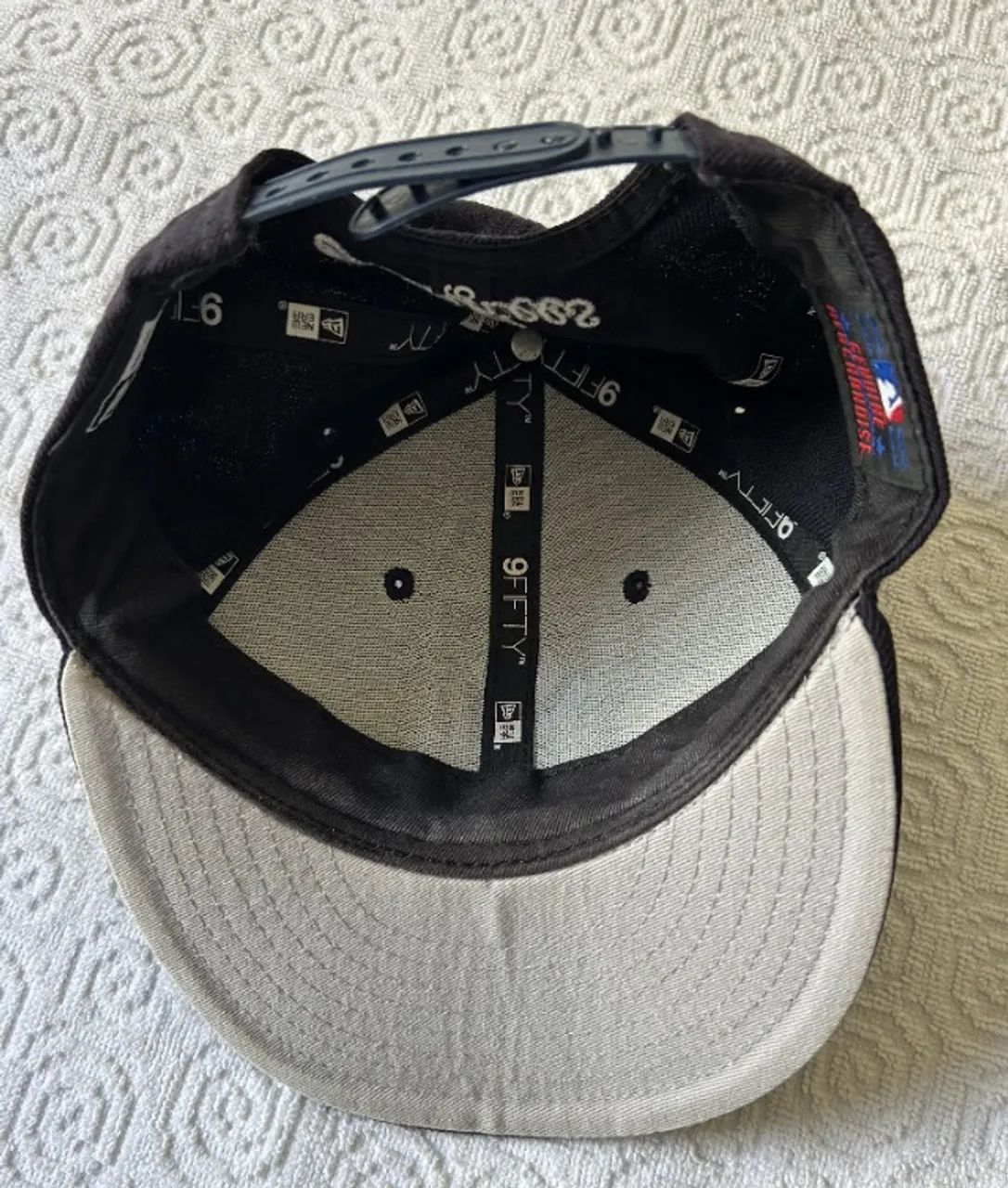 BONE NEW ERA 9 FIFTY ORIGINAL ABA RETA PRETO E CINZA - Foto 2