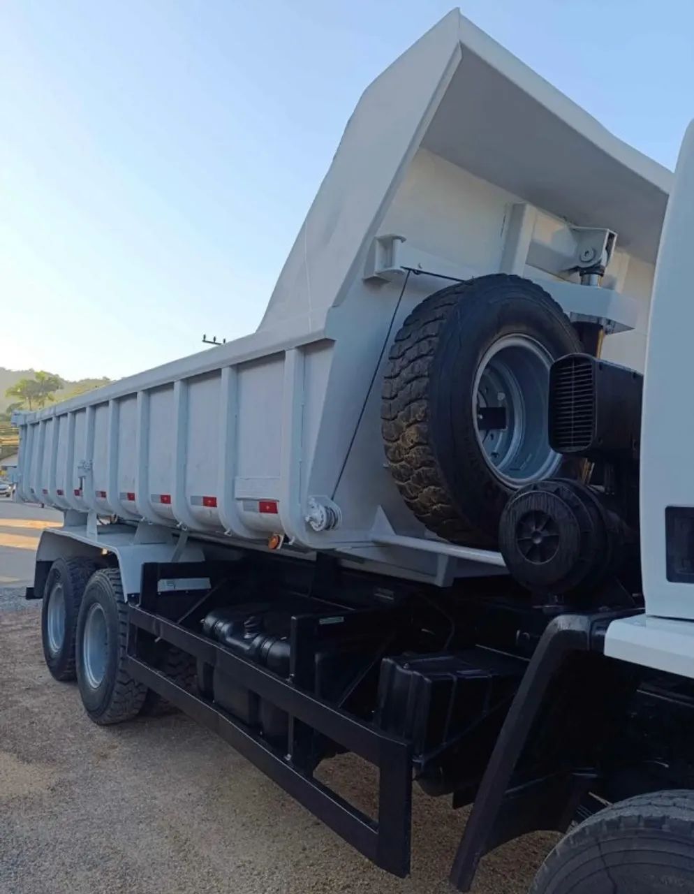 Ford Cargo 2428e caçamba  - Foto 9