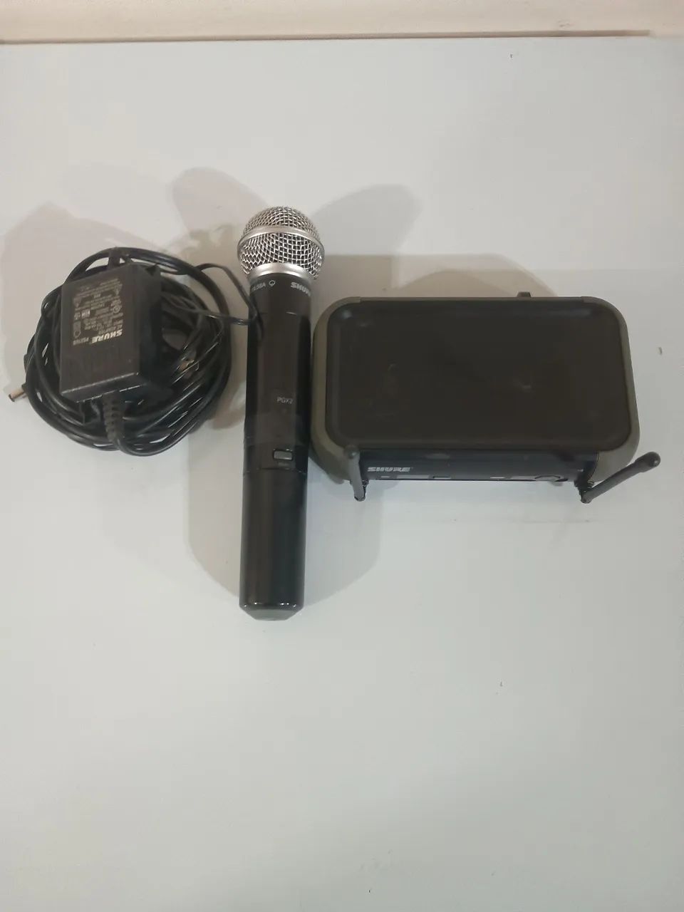 Microfone Sem Fio Shure - Base PGX4 e Bastão Beta58A. - Foto 2