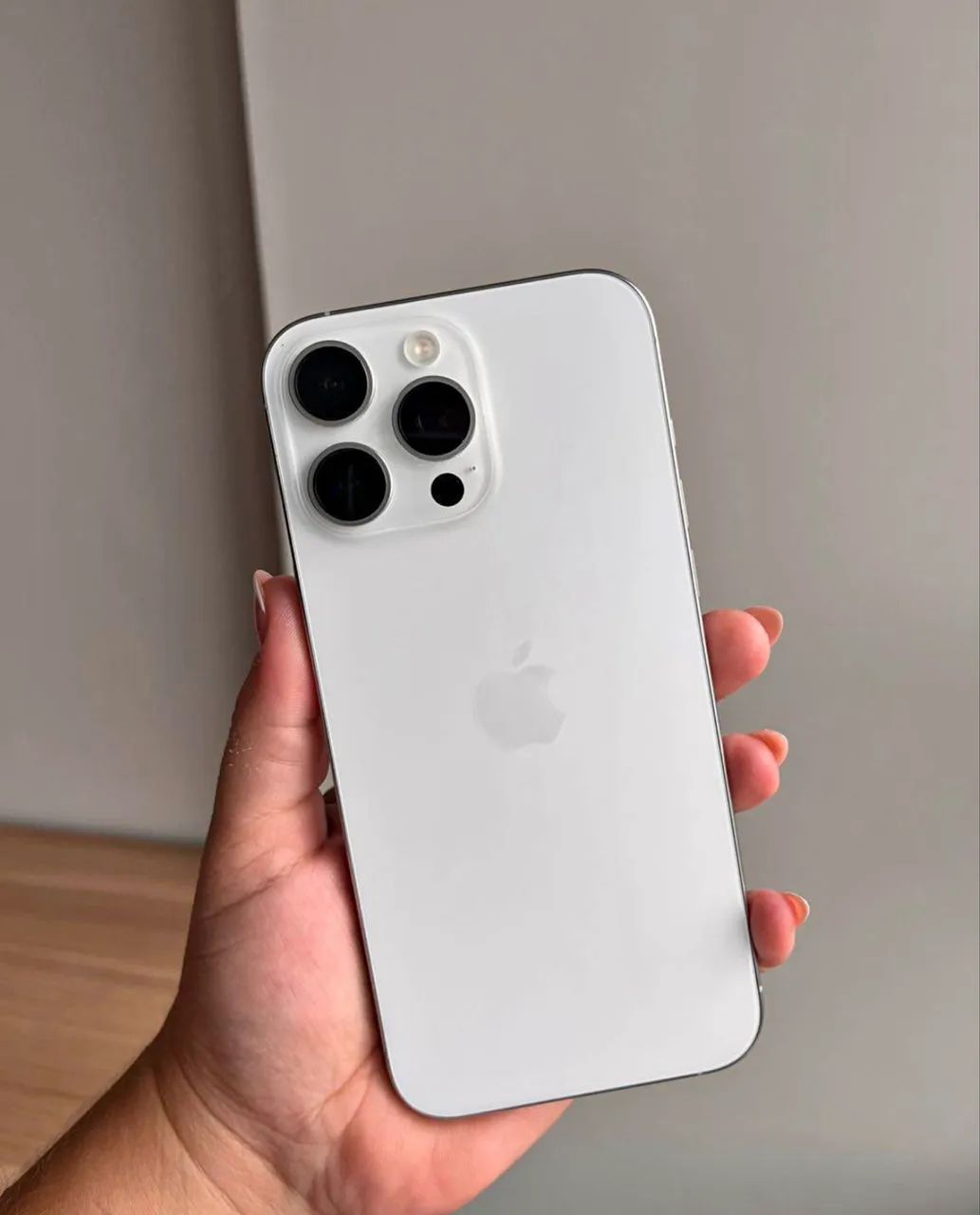 iPhone 16 pro Max 256 gb branco titânio 