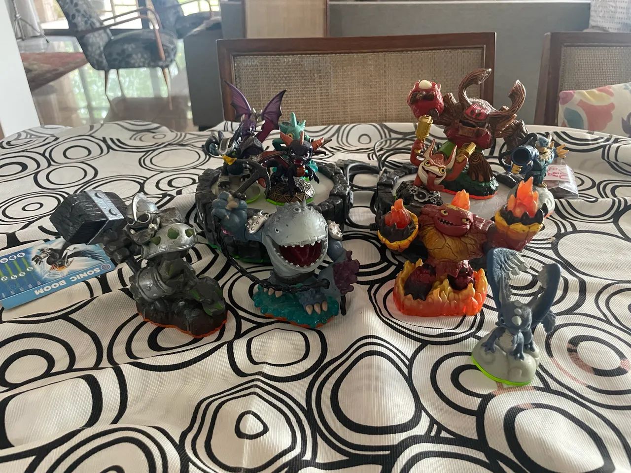 Skylanders bonecos e base  - Foto 4