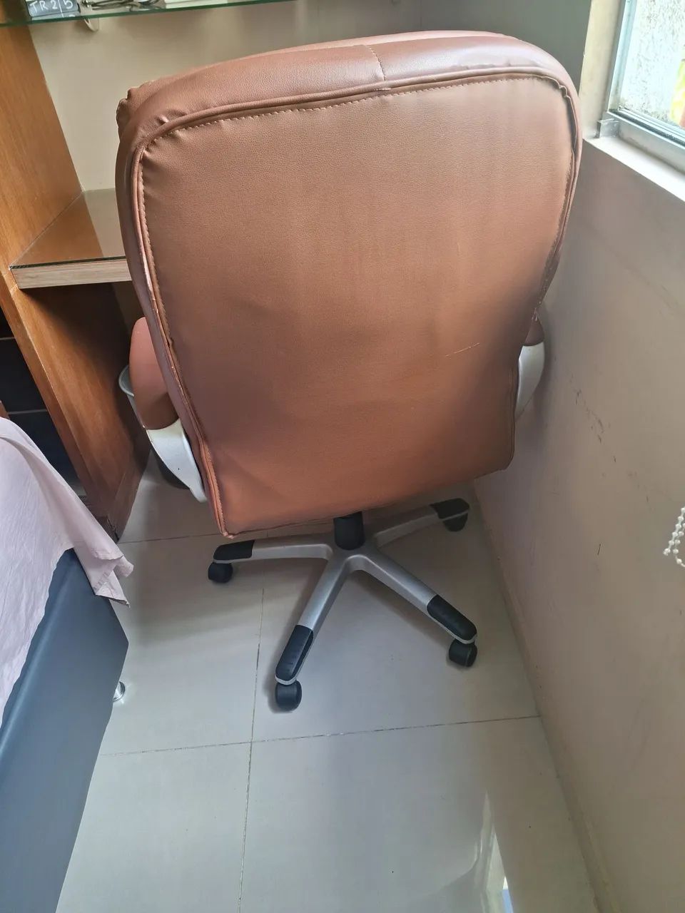 Vendo  cadeira de escritório  - Foto 2