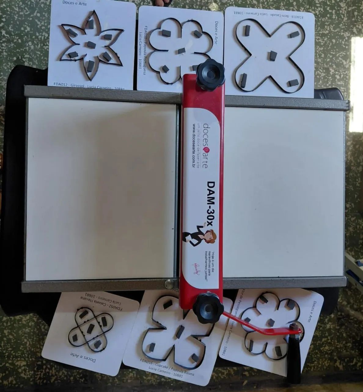 Máquina de corte pra forminhas de papel
