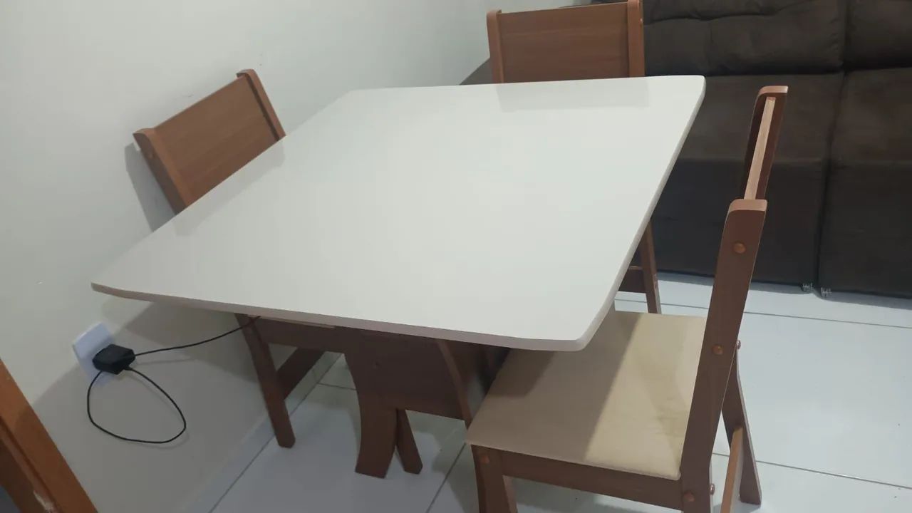 Mesa com 4 cadeiras  - Foto 4