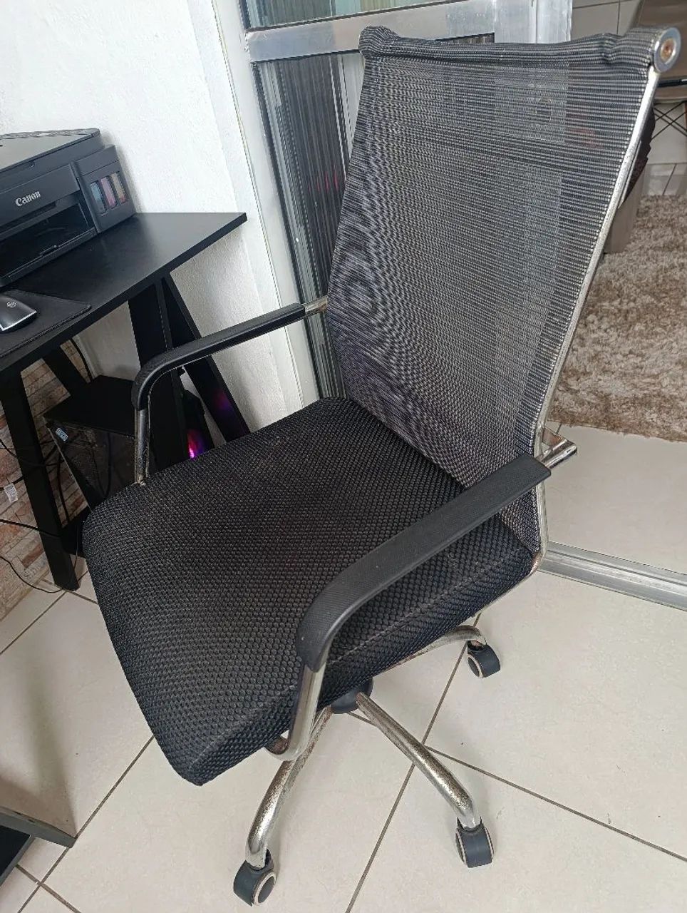 Escrivaninha e cadeira giratória  - Foto 3