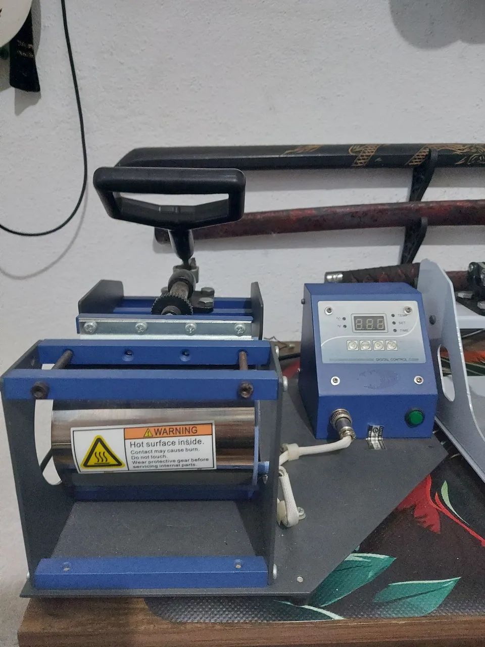 Kit Sublimação de canecas completo praticamente novo. - Foto 2