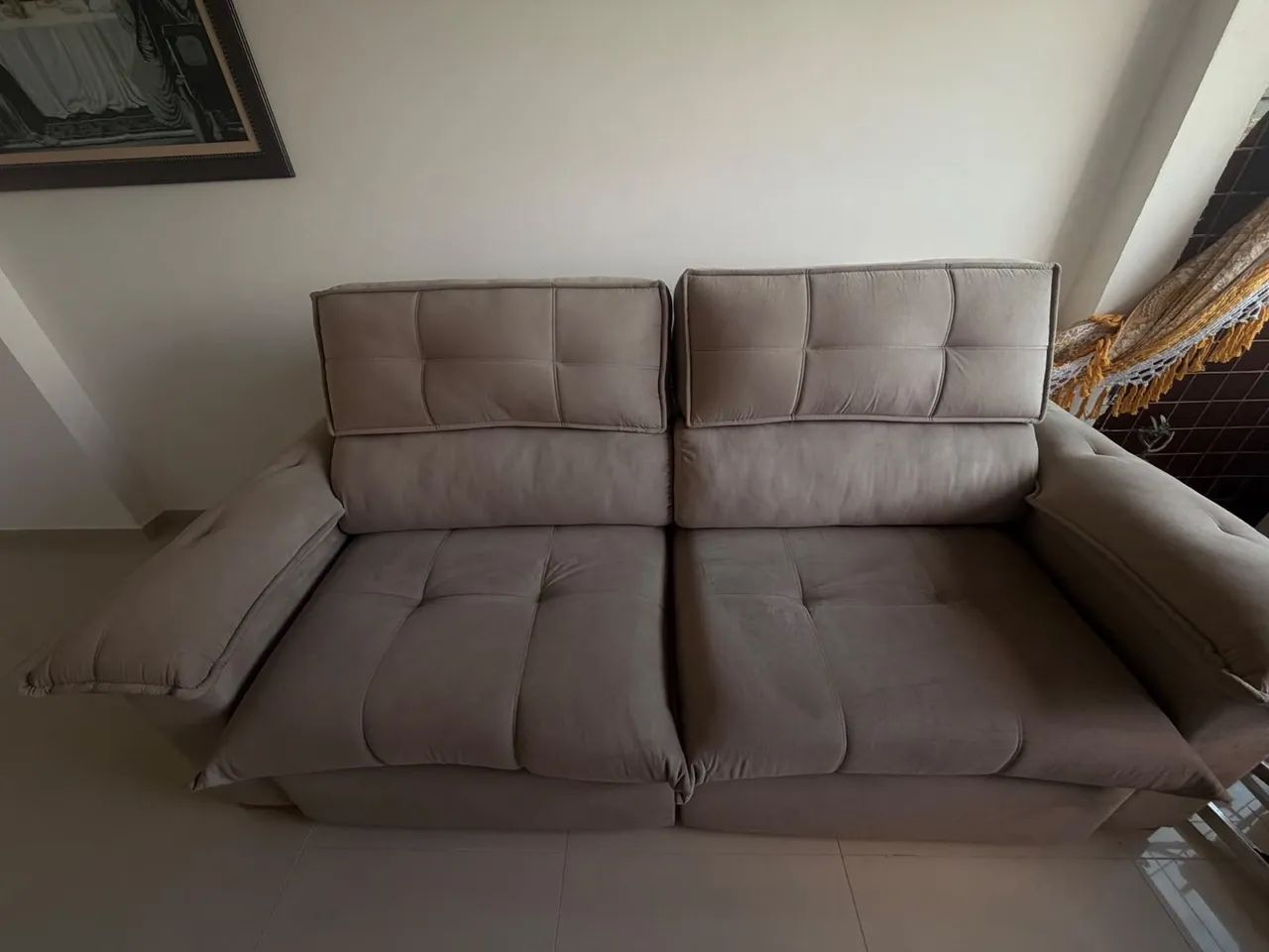 Sofá semi novo na cor bege em bom estado  - Foto 3