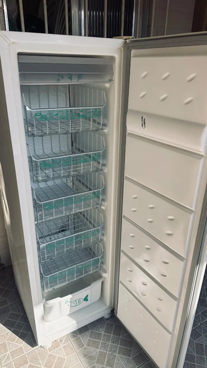 Freezer Cônsul vertical 142L branco 110V - Foto 2