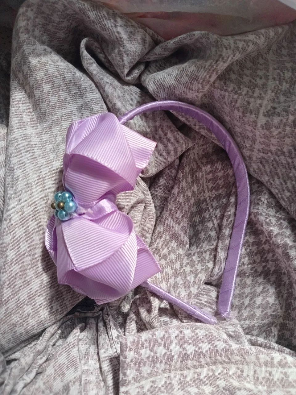 Tiara/Arco Roxo com Laço e Pérolas - Muito Linda  - Foto 2