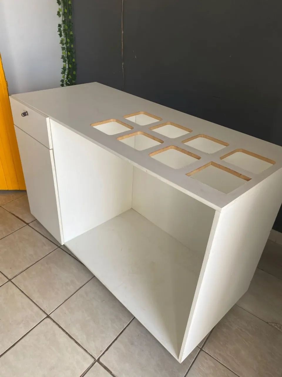 Balcão com espaço para 8 vasilhas em MDF - Foto 2