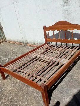 Cama de madeira tamanho casal