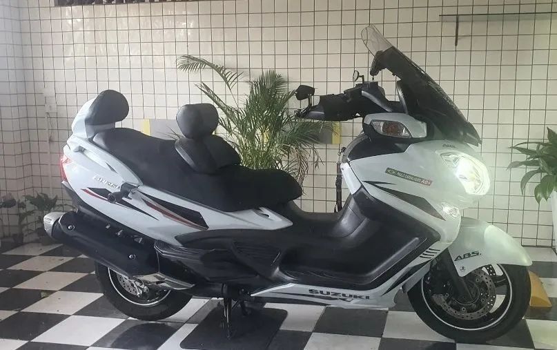 SUZUKI BURGMAN 650 EXECUTIVE NOVA