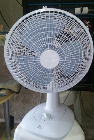 Ventilador branco 30 cm