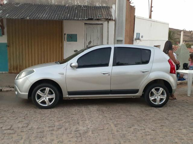 Vendo sandero top de linha