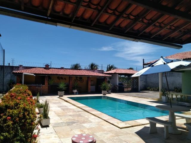 Espetacular casa com piscina e campo de futebol próximo as praias - Foto 12