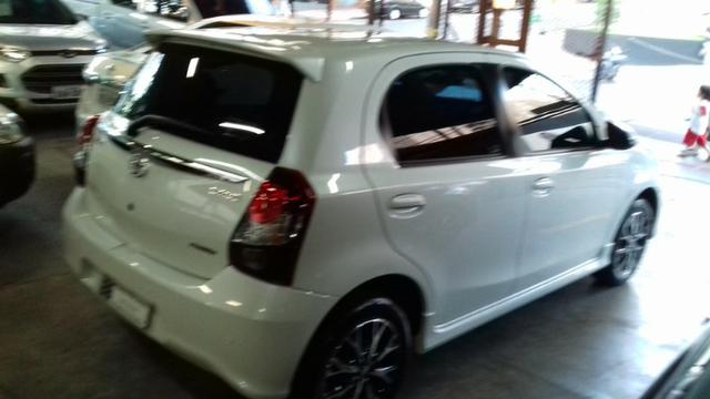 Toyota Etios platinum 1.5 automatico branco 2017/2018 - Foto 5